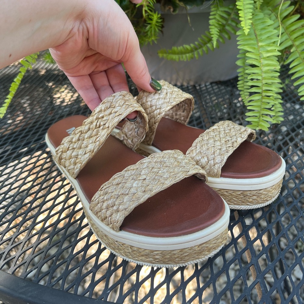 Women's Tan Woven Sandals